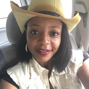 Meet your Posher, Carolyn